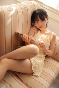 一面亲膜上边奶一个膜边